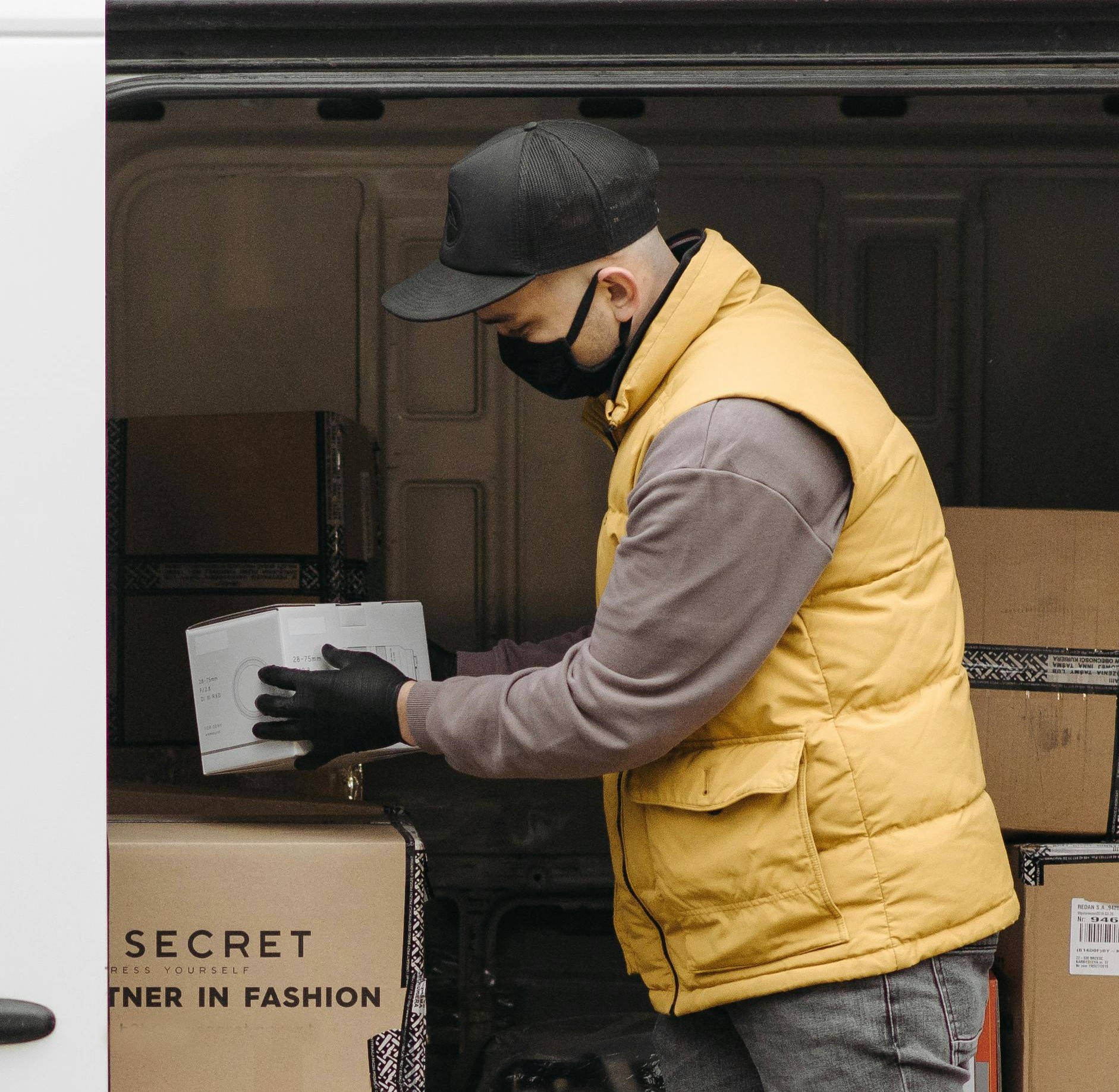 Logistics delivery van for linen pickup scheduling